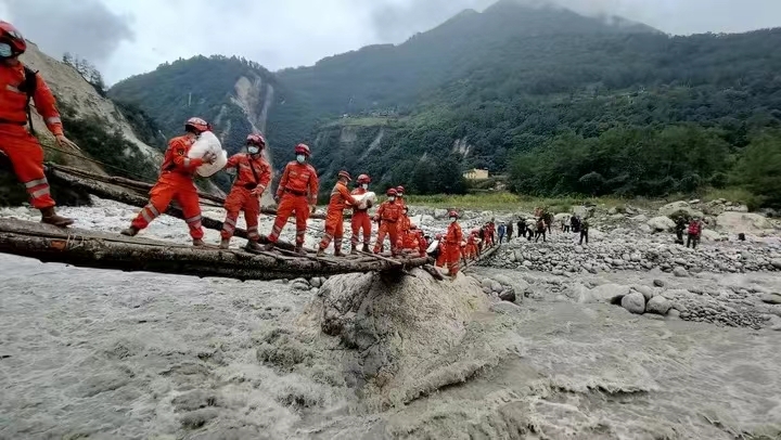 高考作文素材2022最新時事熱點:四川瀘定地震人物事例素材彙總_五米