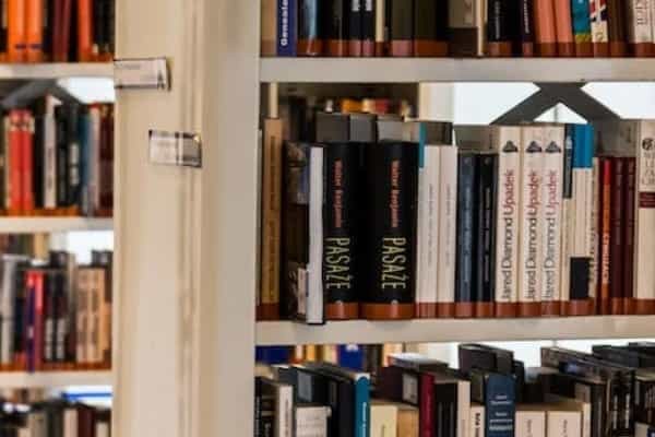 北京物理学专业各大学录取分数线：最低542分能上 开设院校及位次